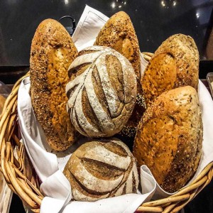 В Белоруссии разработали новый метод стерилизации хлеба с помощью спирта в целях значительно увеличить срок хранения хлебобулочных изделий.